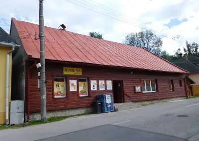 Na predaj Dom obchodu a služieb v centre obci.