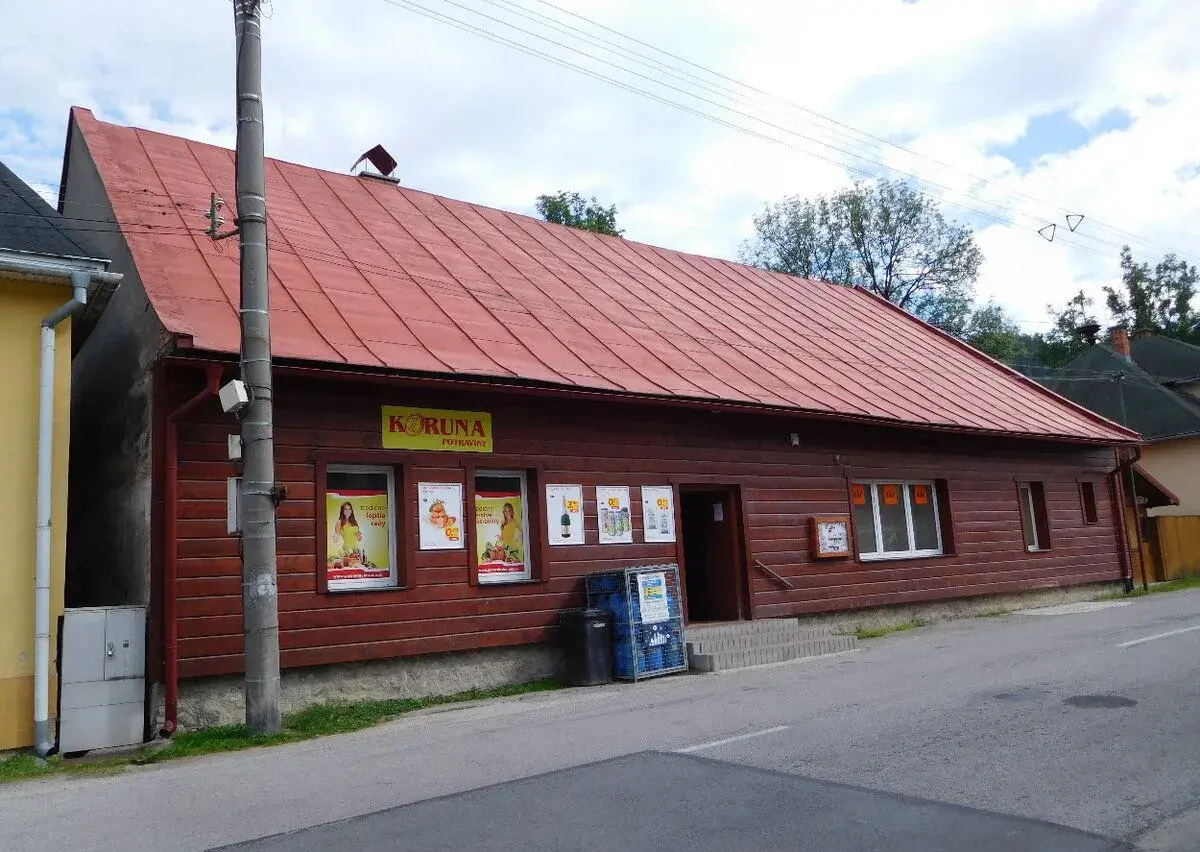 Na predaj Dom obchodu a služieb v centre obci.