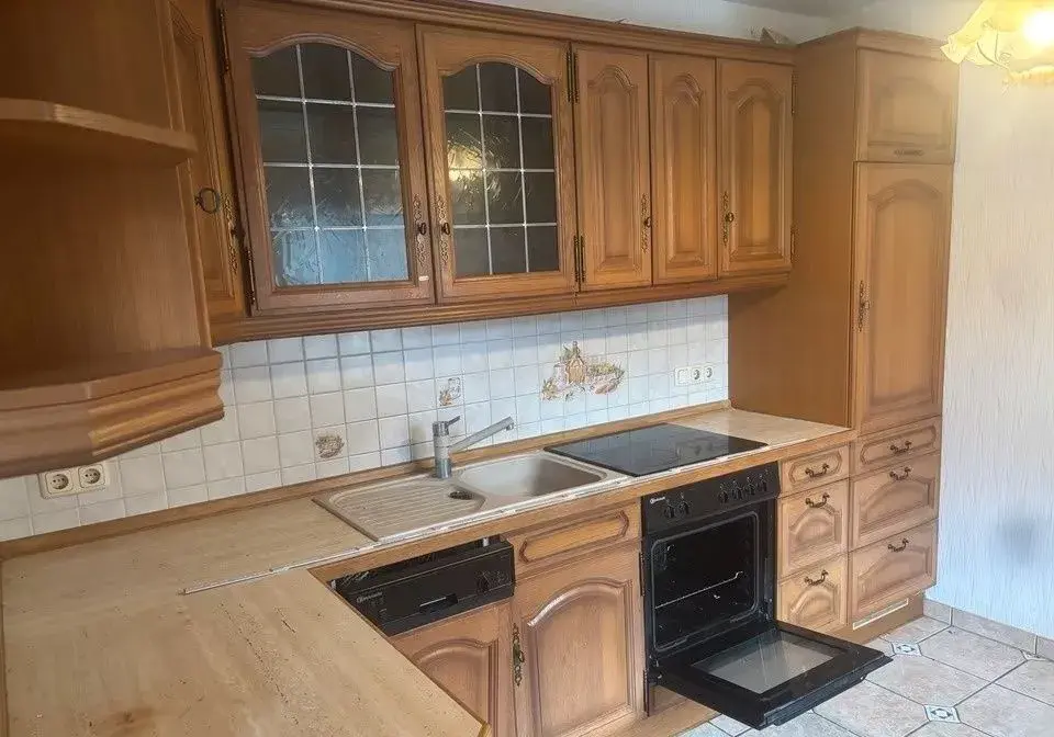 Masívna kuchynská linka z Nemecka so spotrebičmi