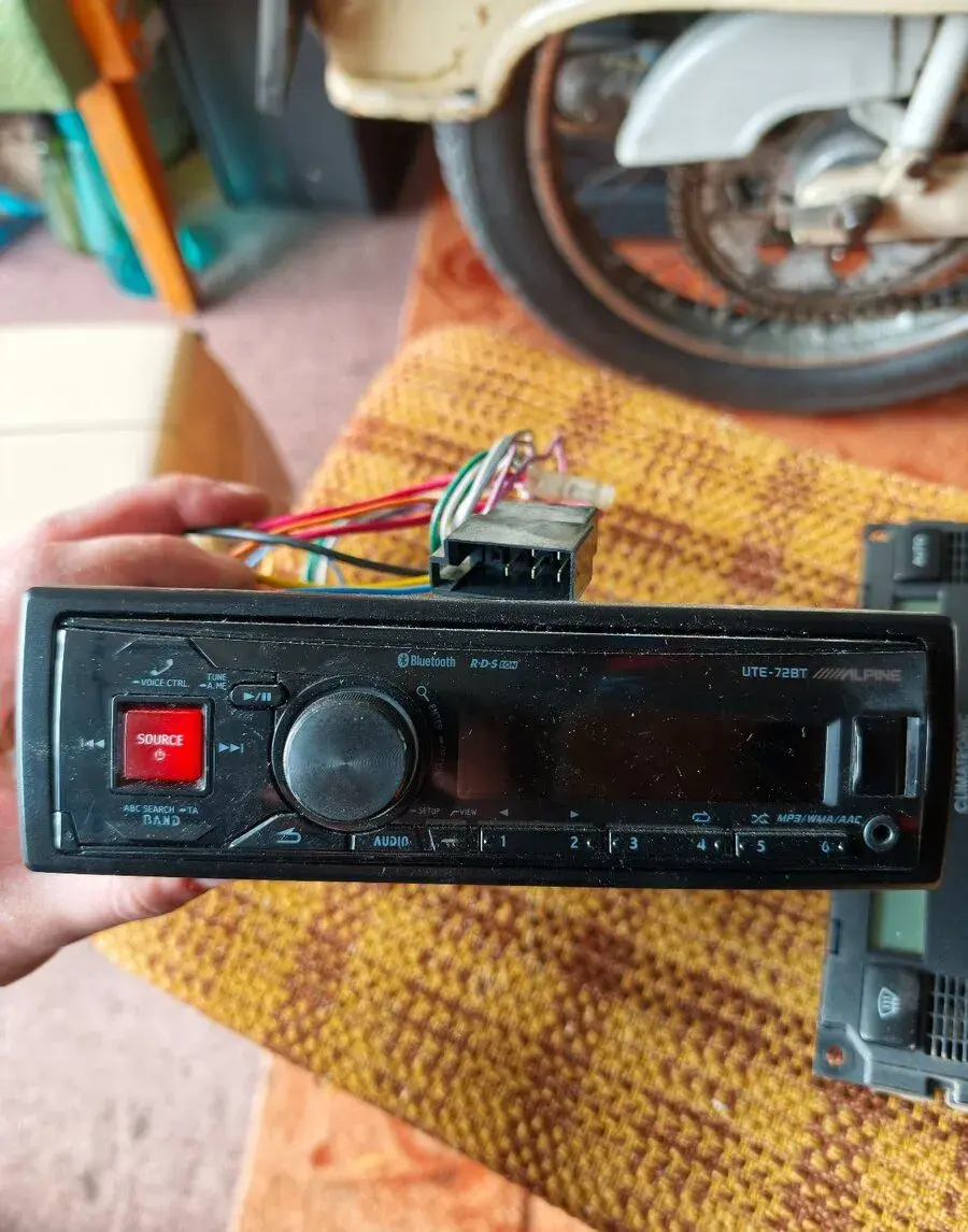 Alpine UTE - 72BT Bluetooth rádio
