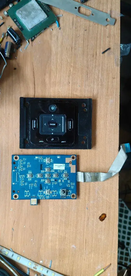 Tlačítka z projektora Acer