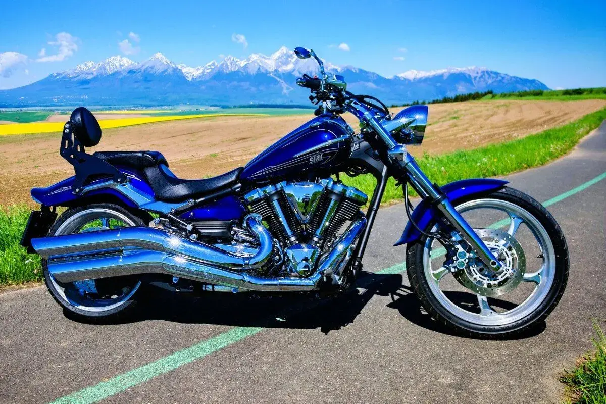 YAMAHA XV 1900 RAIDER-EXKLUZIVNY KUSOK GALAXY BLUE-REAL KM