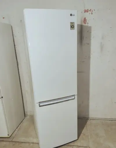 Chladničku LG 186cm