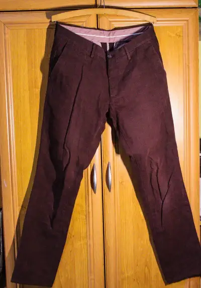 Pánske vínové džínsy Massimo Dutti