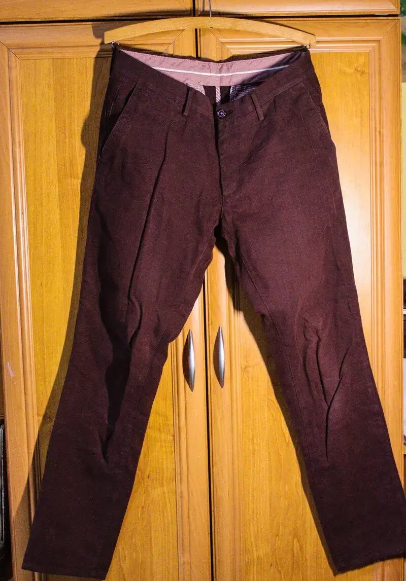 Pánske vínové džínsy Massimo Dutti