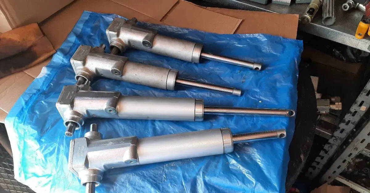 Hydraulické a pneumatické valce , filtre hydrauliky - NOVÉ