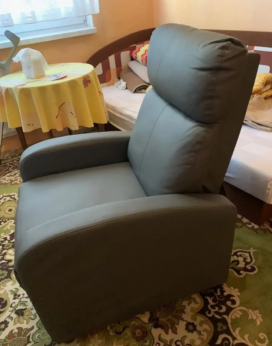Relaxačné polohovacie kreslo
