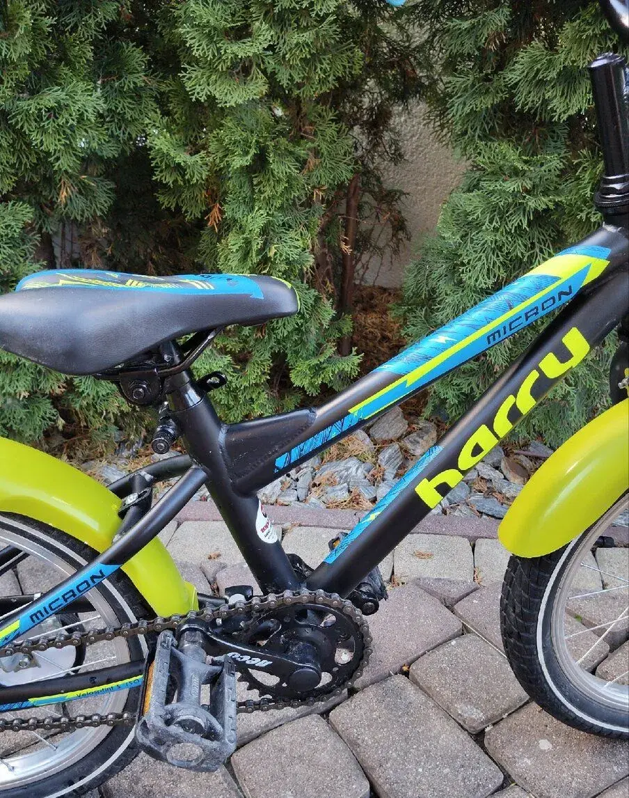 Pekný bicykel 16 od 4-6 rokov s kolieskami