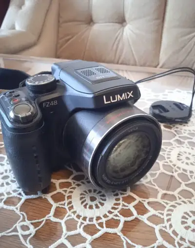 - digitálny fotoaparát Panasonic