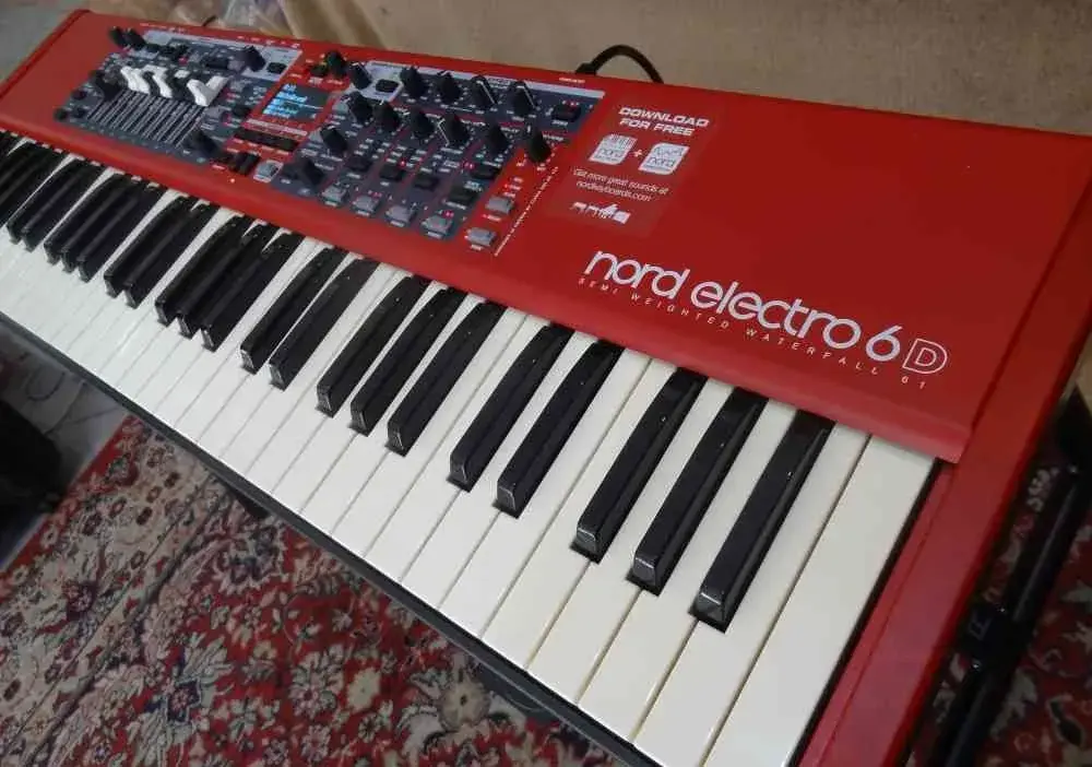Nord electro 6D 61 + Nord púzdro