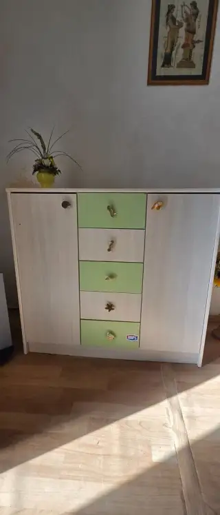 Detskú kombinovanú komodu s morským motívom