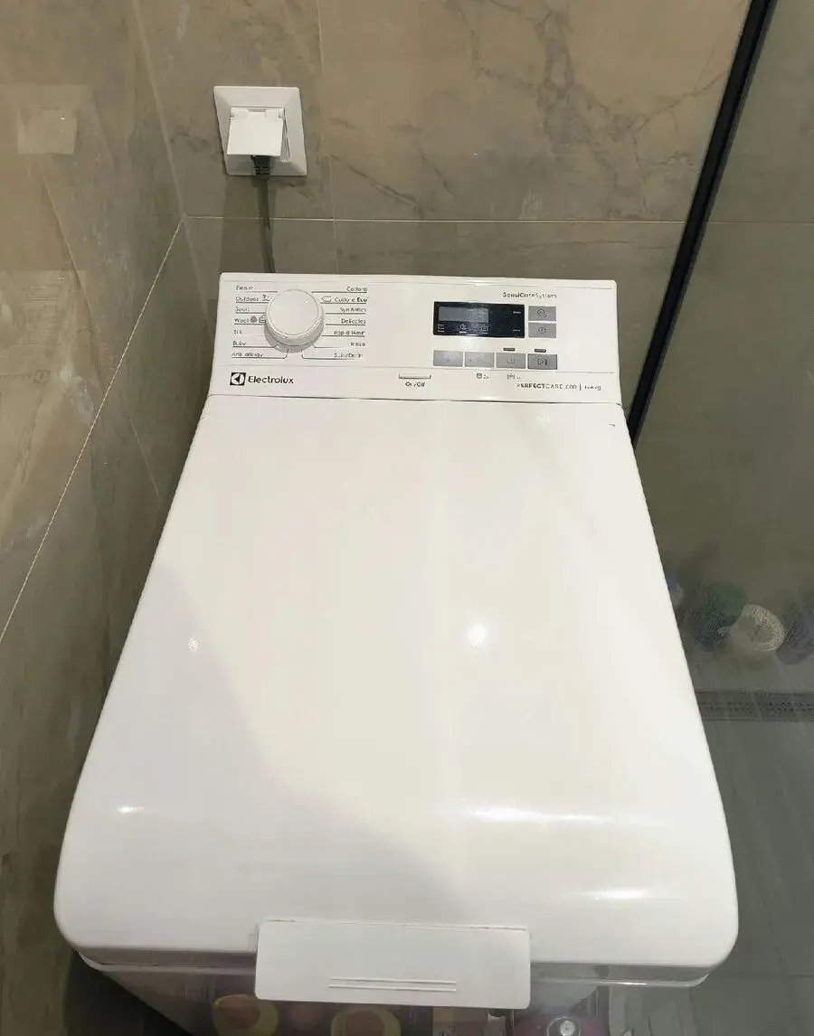 Pračka Electolux PerfectCare 600 z hora plnená