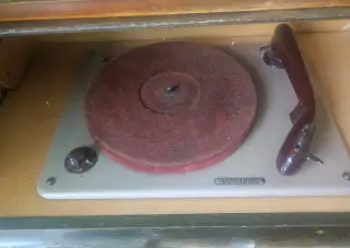 Skriňový gramofón Supraphon 1956