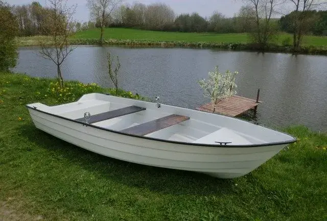 Laminátový čln 380x150cm