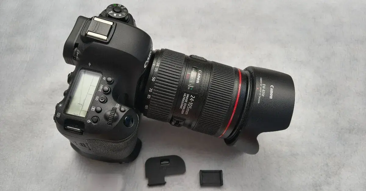 Canon Eos 6D Mark II + batery pack+ Canon EF 24-105 f4 L IS