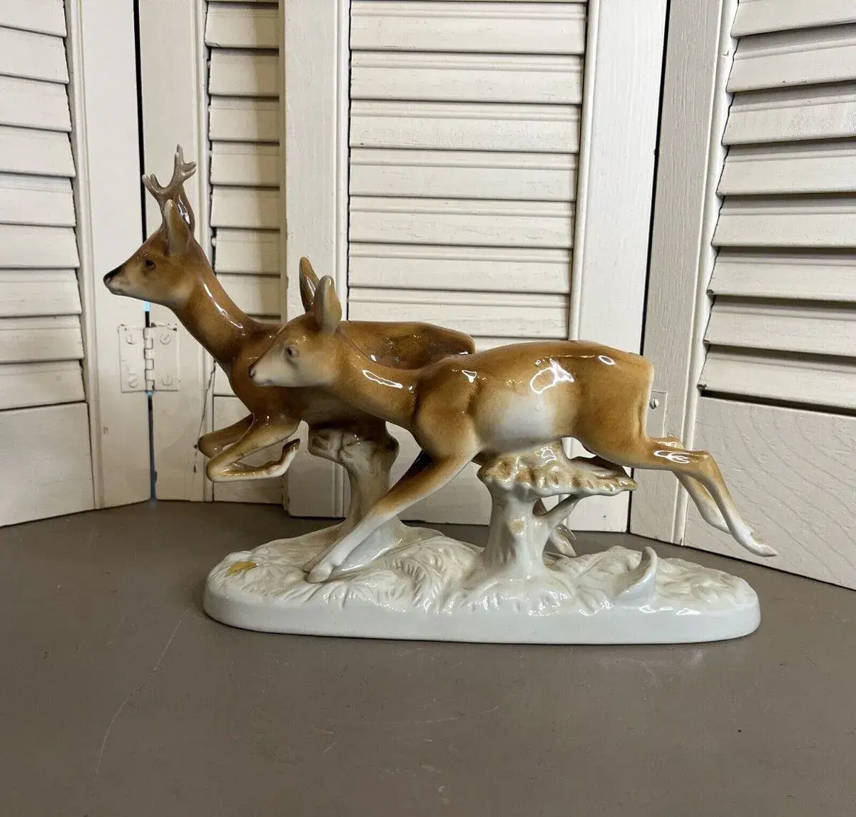 Porcelanová soška royal dux srnky