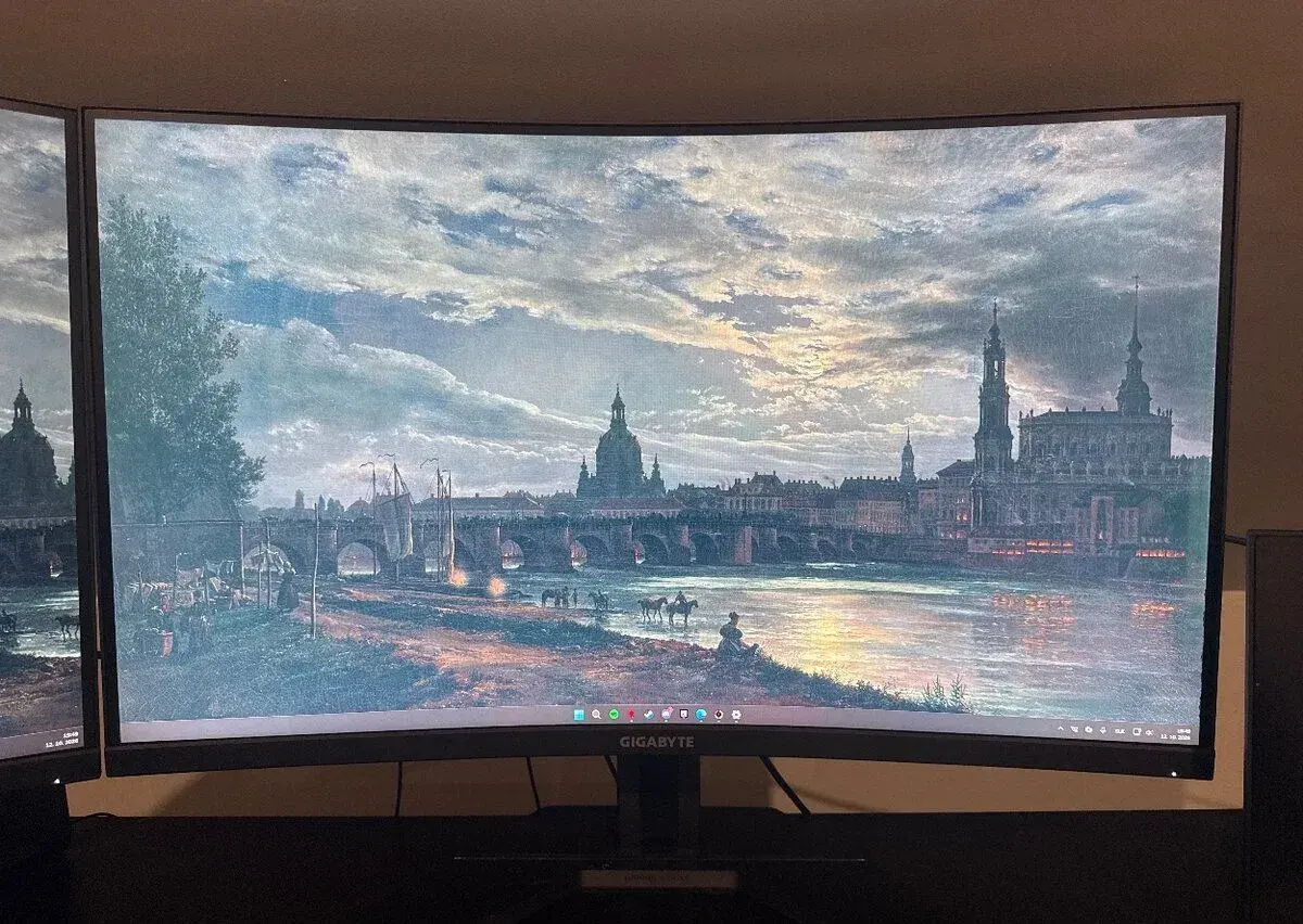 Gigabyte G32QC A — 32" QHD 165Hz herný monitor (3 kusy)