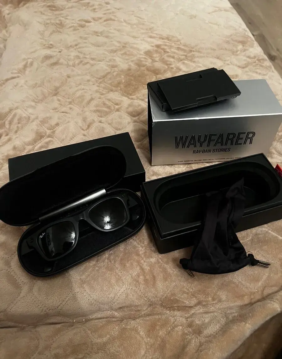 Ray-Ban Stories Wayfarer – inteligentné okuliare