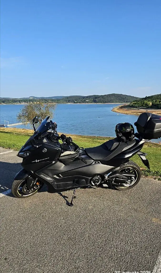 Yamaha tmax 560