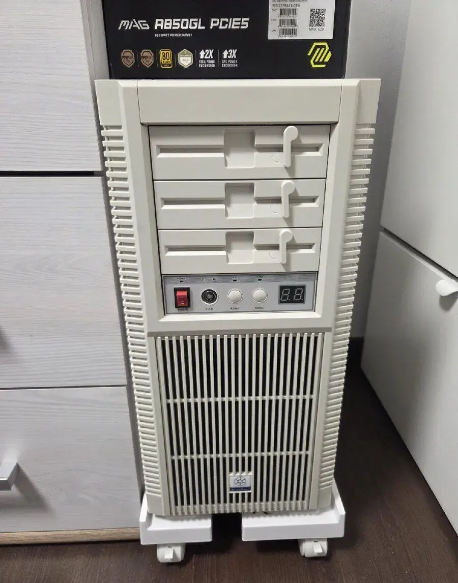 SilverStone Retro FLP02 biela