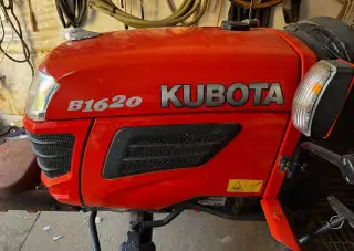 Malotraktor Kubota B 1620 aj s prislusenstvom.