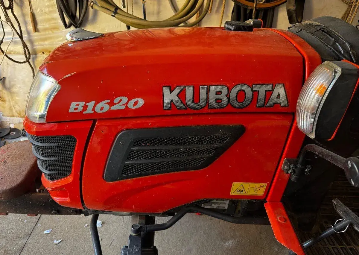 Malotraktor Kubota B 1620 aj s prislusenstvom.