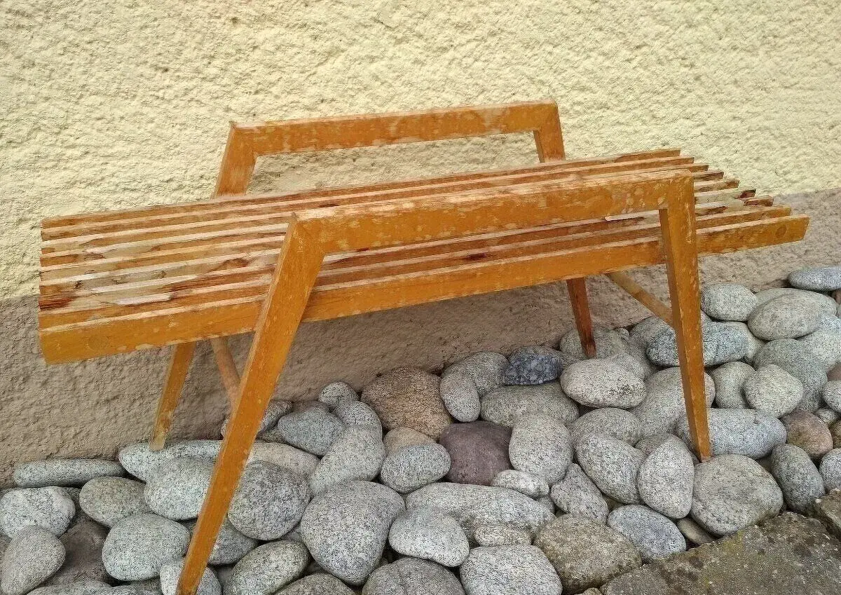 Retro drevený stojan na kvety