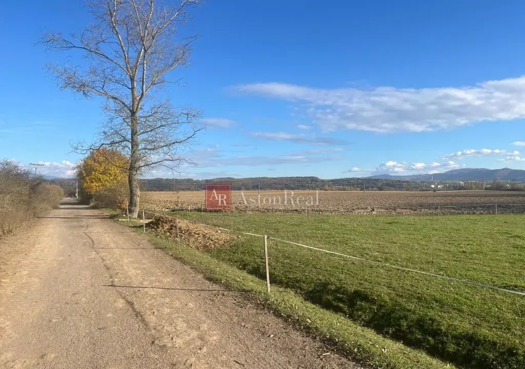 POZEMOK: 2.070 m2, k.ú. Hájniky (Sliač) možnosť výstavby