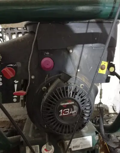 Benzínový motor