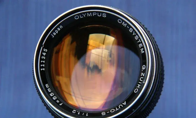 Olympus OM Zuiko 55mm 1.2 "thorium" verzia