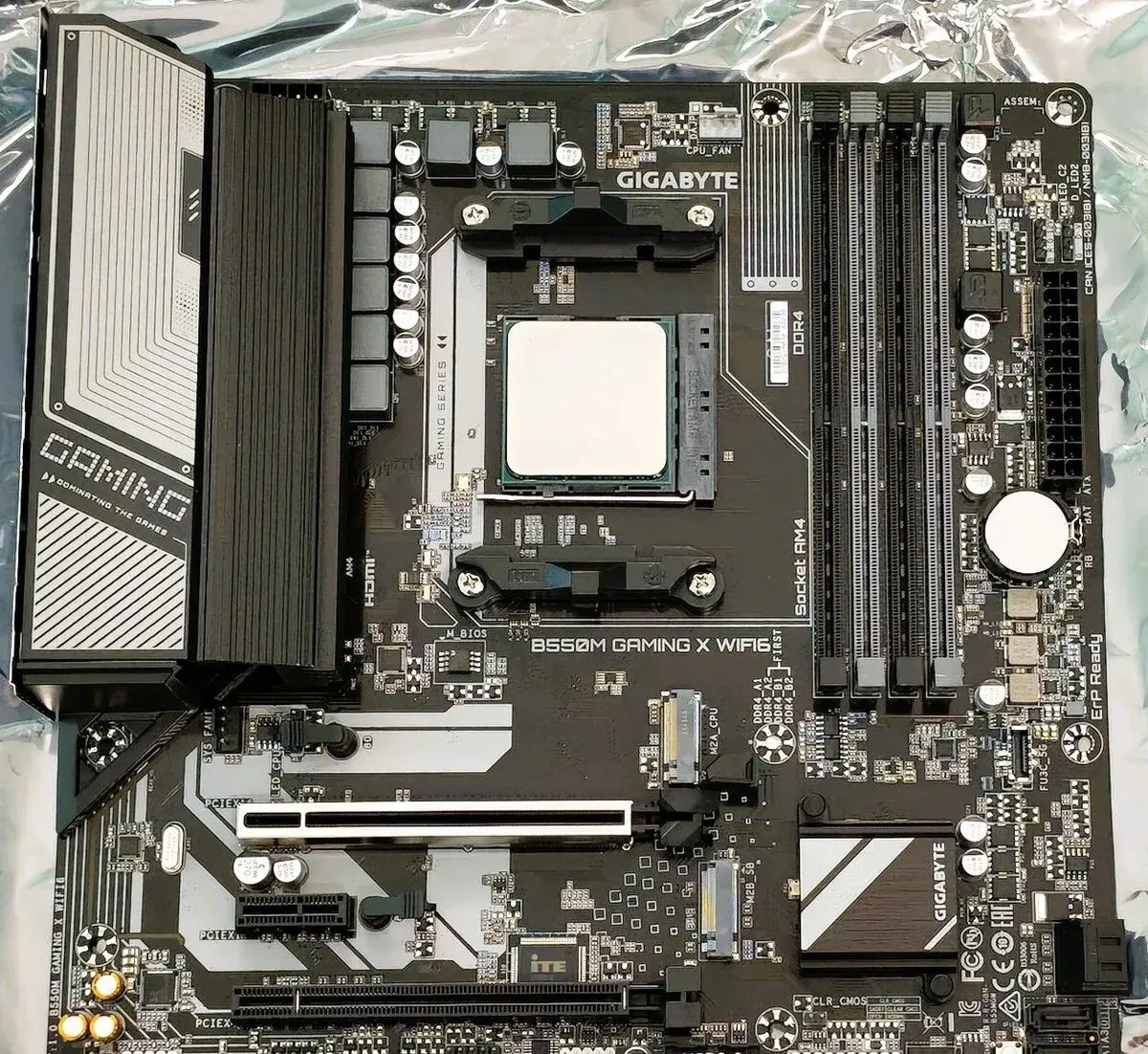 GIGABYTE B550M GAMING X WIFI6 + procesor AMD Ryzen 7 5700X