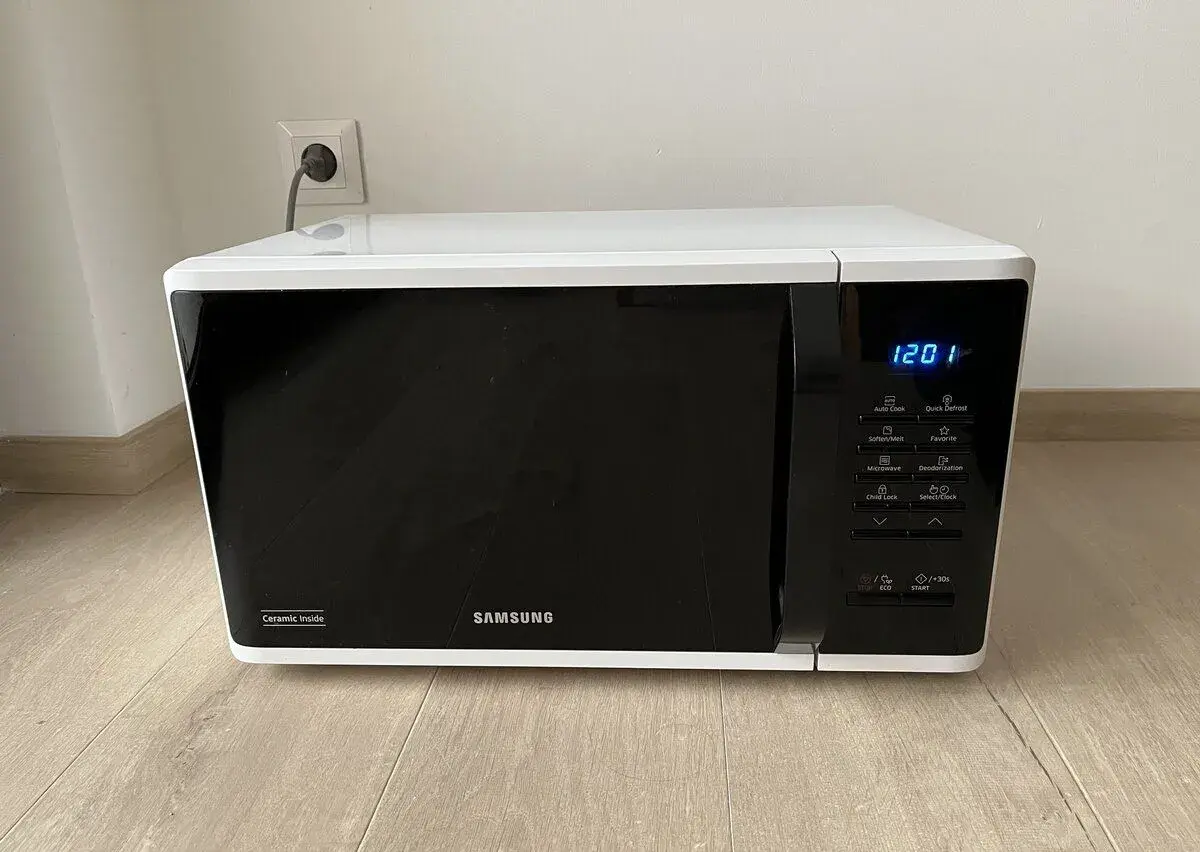 Mikrovlnná rúra Samsung MS23K3513AW, 23 l, biela