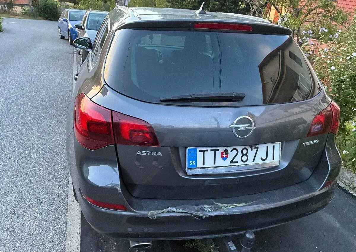 Opel Astra – 2011, 214 000 km
