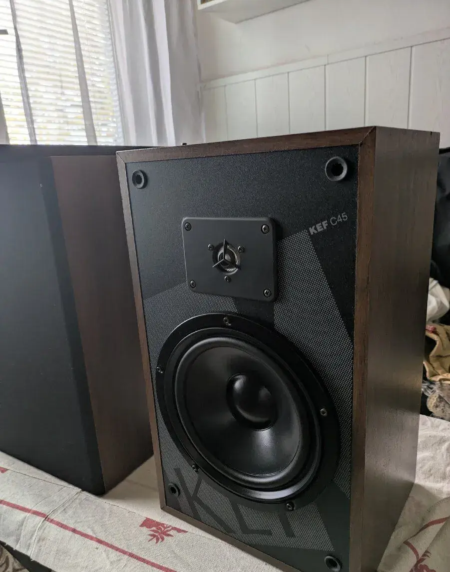 Rarita: HiFi reproduktory KEF C45 v perfektnom stave