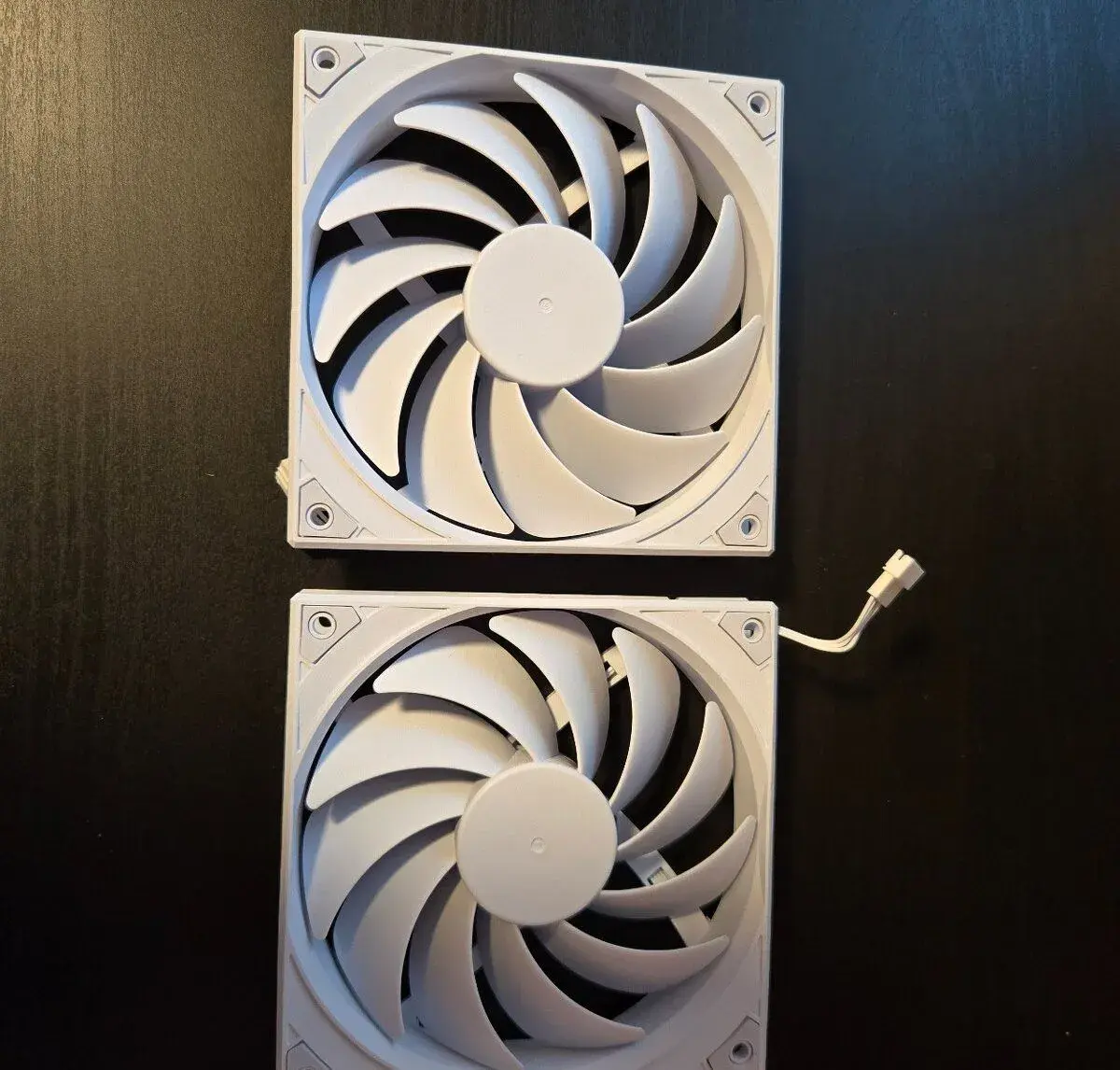 2ks 12cm Ventilátorov LianLi biele