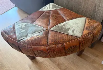 Retro orient taburetka 3nožka