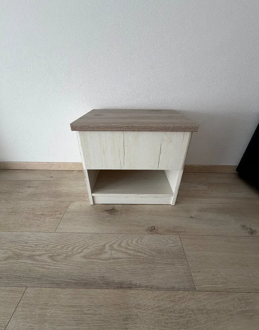 Nočné stolíky