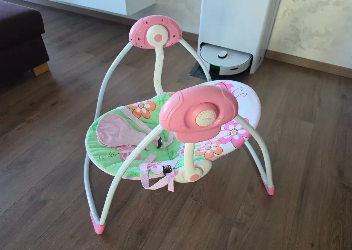 Elektrická detská hojdačka 0-11kg, super stav