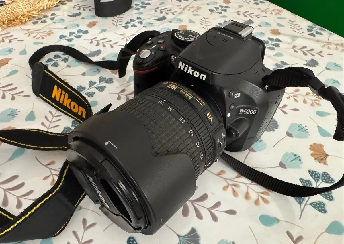 Nikon D5200 + objektiv nikkor 18-105mm
