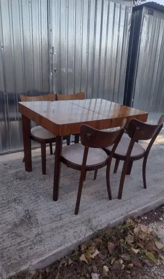 Starožitný jedálenský set.