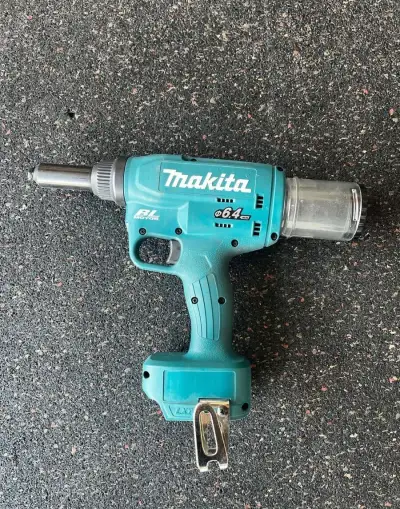Aku nitovačka Makita DRV250ZJ – takmer nová, v záruke