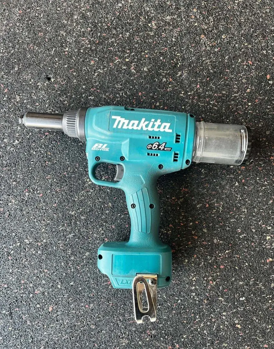 Aku nitovačka Makita DRV250ZJ – takmer nová, v záruke