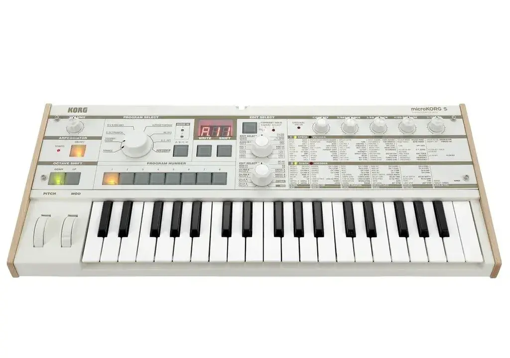 Korg microKORG S - synthesizer a vocoder, stav
