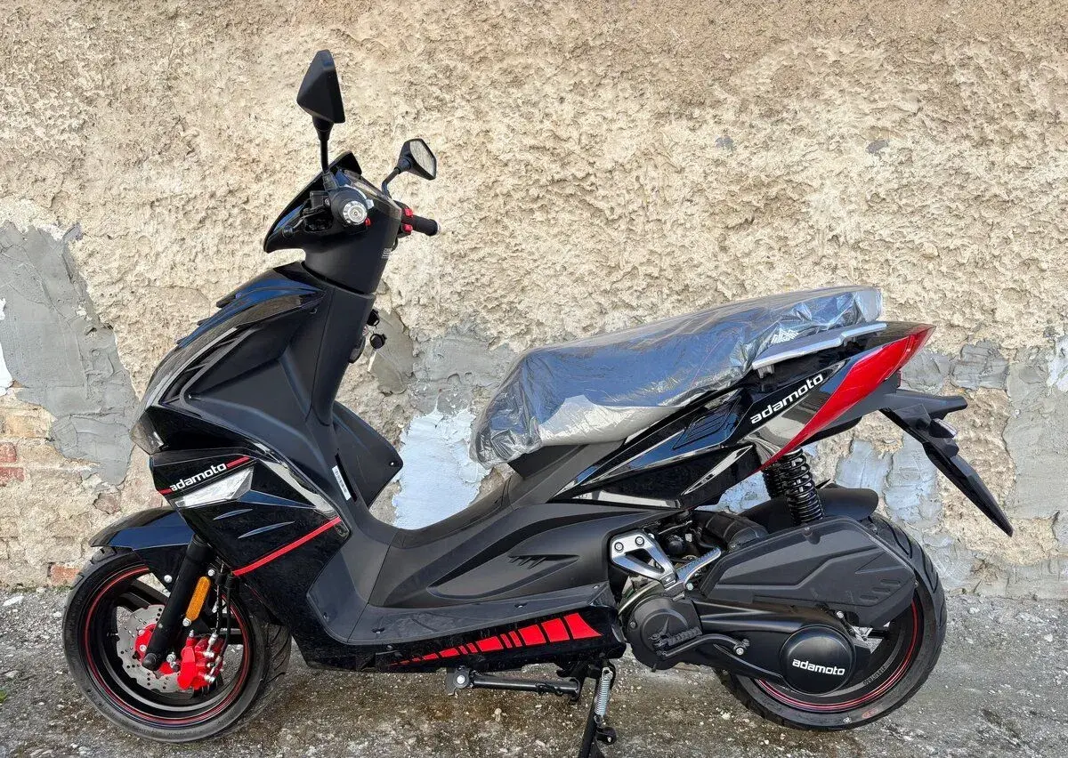 ADAMOTO MUSTANG 125i model 2026