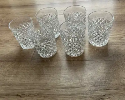 Poháre, taniere, misky, tácky