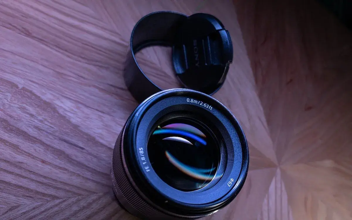 Sony 85mm FE f/1.8 - super stav