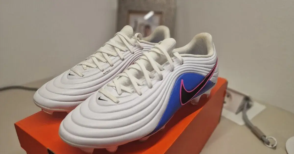 Futbalové kopačky Nike Tiempo Maestro Academy FG/MG