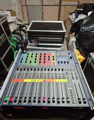 Digitálny mixpult SOUNDCRAFT SI Expression1 + stagege box