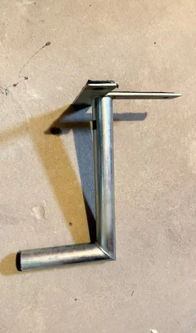 Držiak na satelitnú parabolu