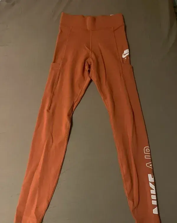 Lososové/staroružové Nike legíny na šport